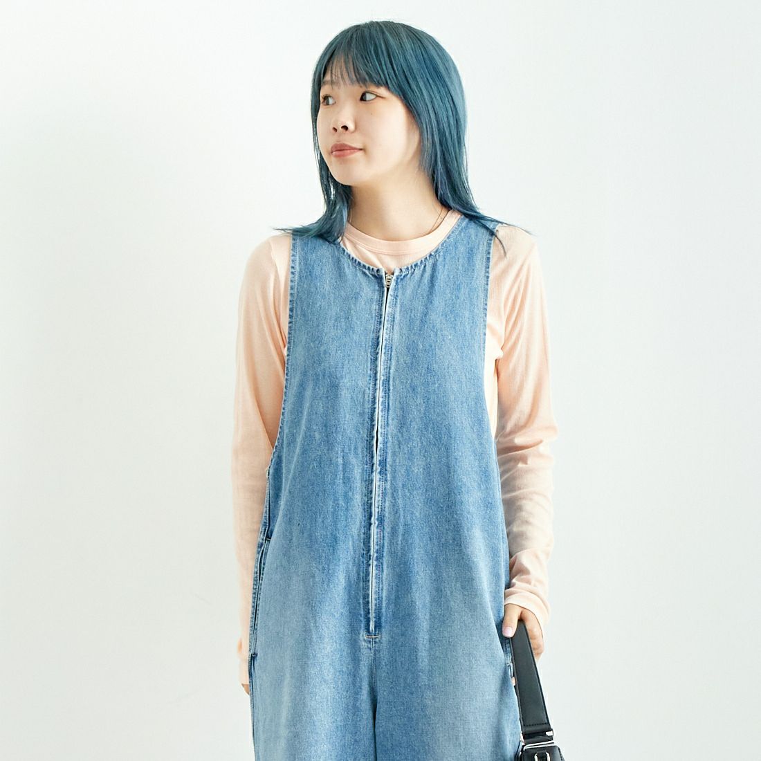 Johnbull [ジョンブル] コットンデニムオールインワン [JL243P20] 016 ﾌﾞﾘｰﾁ &&モデル身長：167cm 着用サイズ：M&&
