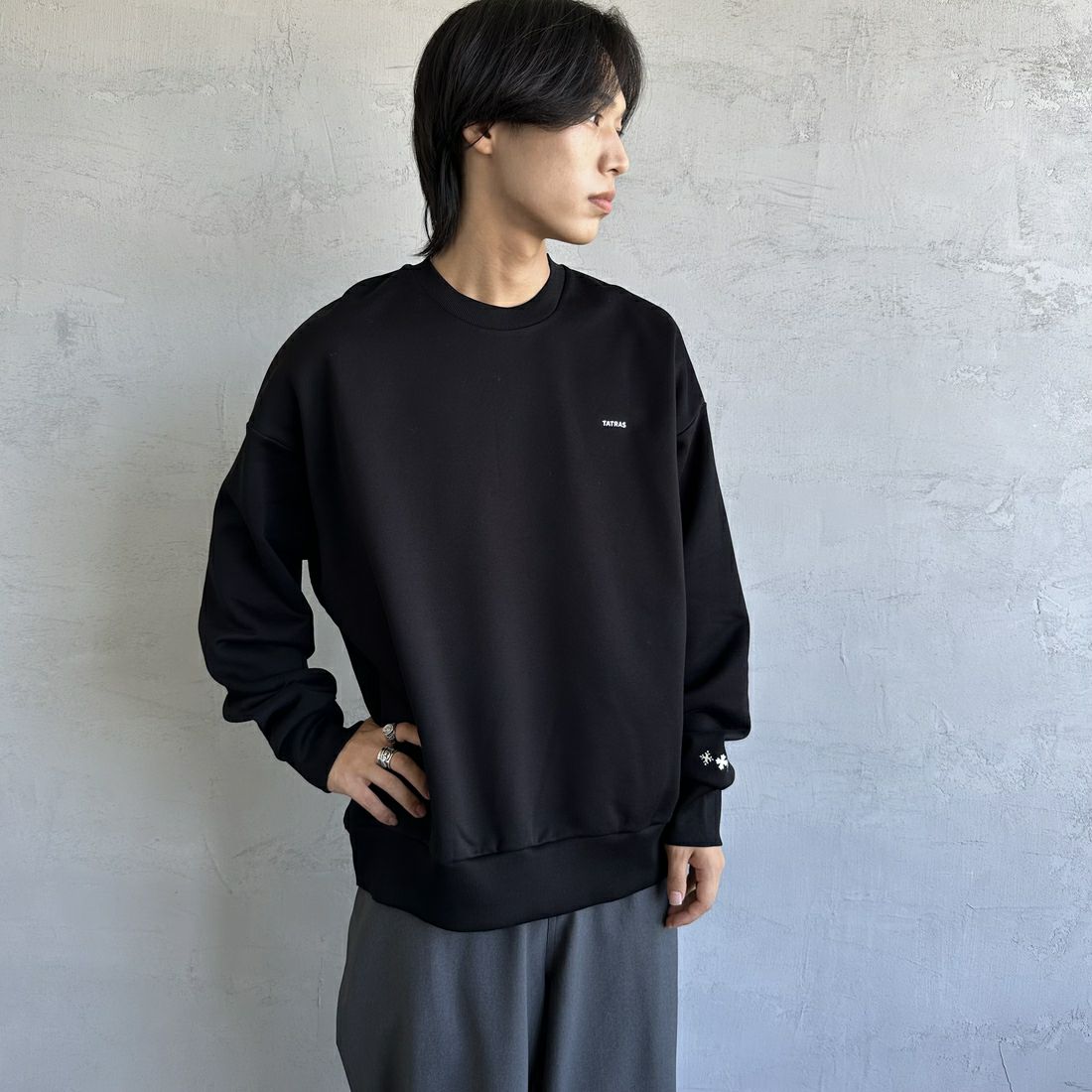TATRAS [タトラス] FIDASIO スウェットシャツ [MTAT24A8197-M] BLACK &&モデル身長：179cm 着用サイズ：4&&