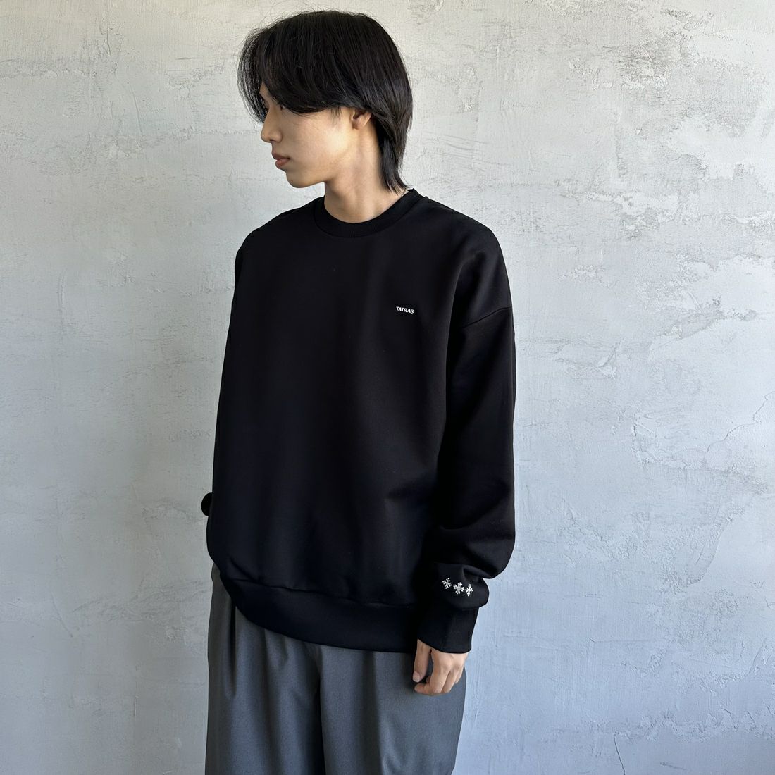TATRAS [タトラス] FIDASIO スウェットシャツ [MTAT24A8197-M] BLACK &&モデル身長：179cm 着用サイズ：4&&