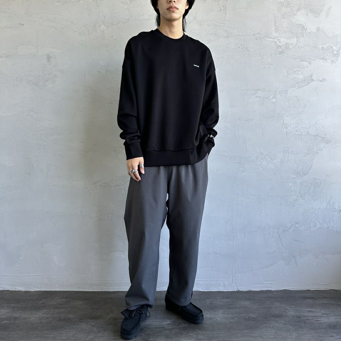 TATRAS [タトラス] FIDASIO スウェットシャツ [MTAT24A8197-M] BLACK &&モデル身長：179cm 着用サイズ：4&&