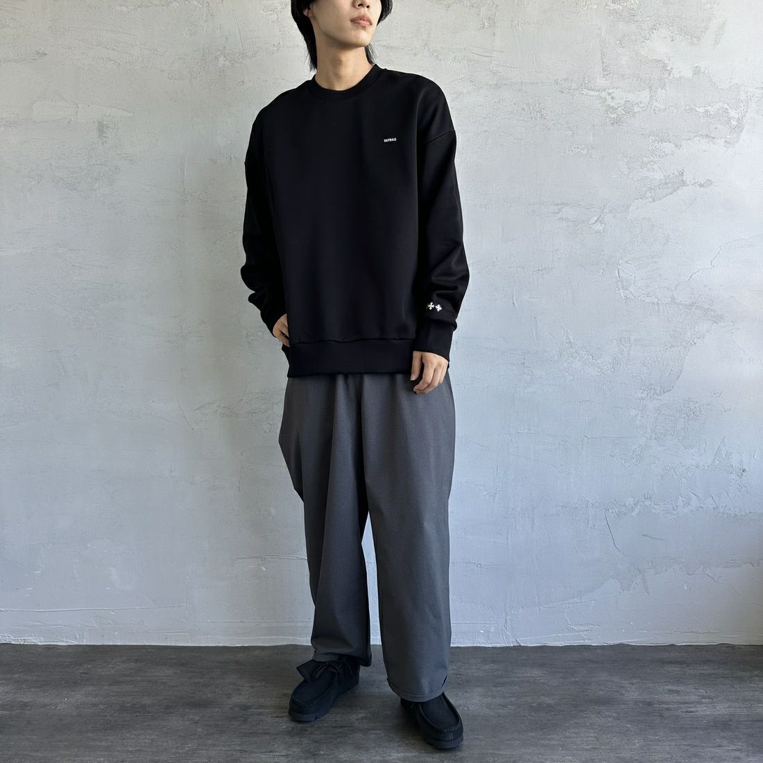 TATRAS [タトラス] FIDASIO スウェットシャツ [MTAT24A8197-M] BLACK &&モデル身長：179cm 着用サイズ：4&&