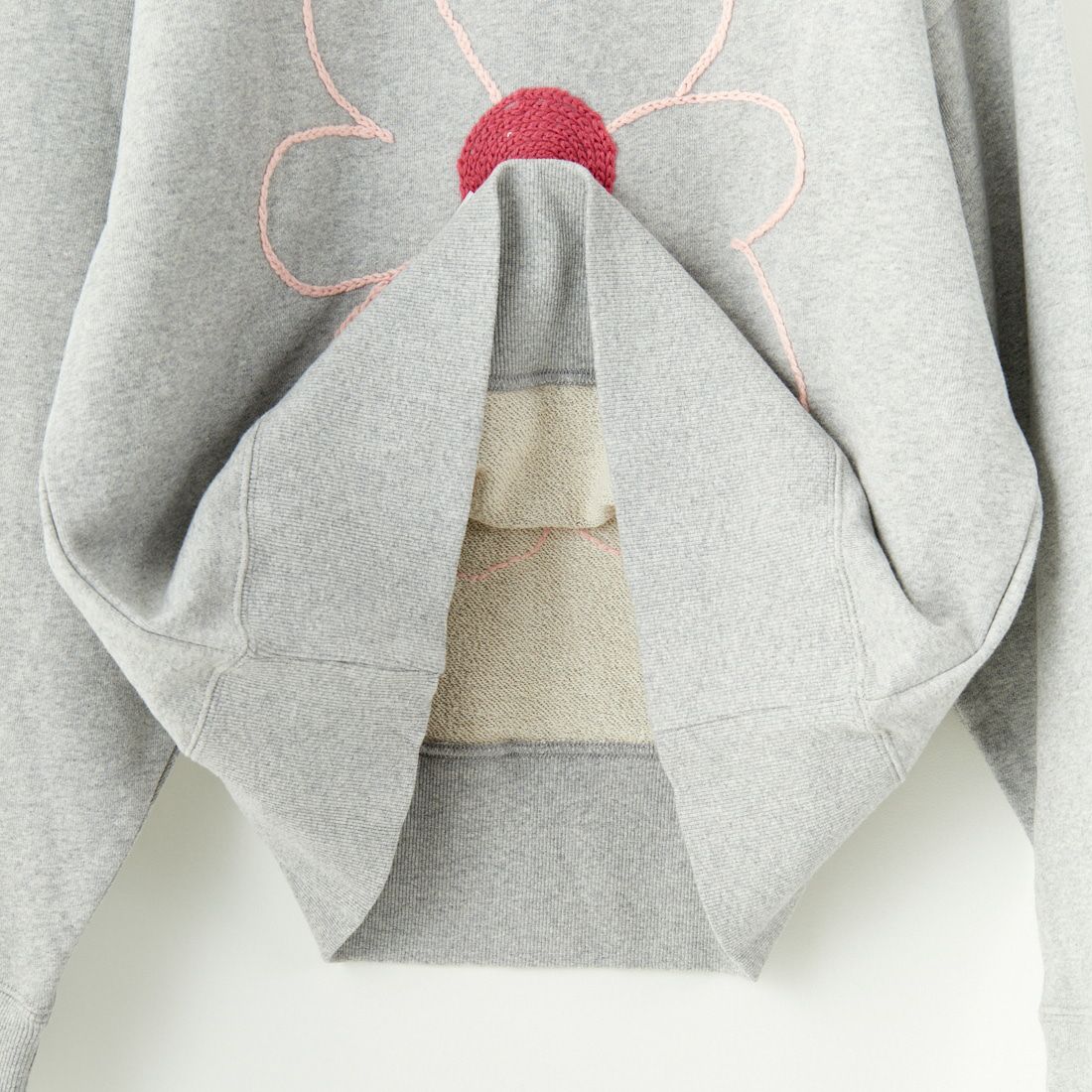 ChahChah [チャーチャー] ハートフラワー刺繍スウェット [CC-24FW-FWL01] GRAY