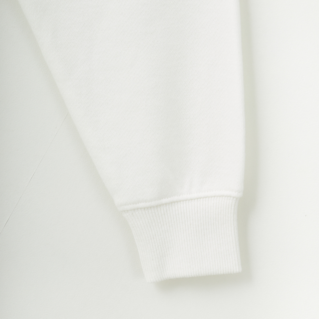 UMBLO [アンブロ] 別注 ワンポイント刺繍ロゴ クルーネックスウェット [KBT58-NK-PO1-JF] WHITE