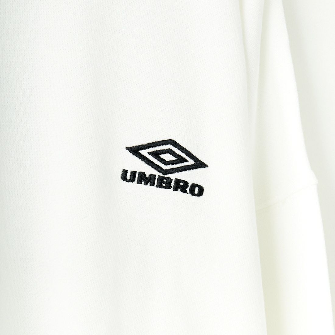 UMBLO [アンブロ] 別注 ワンポイント刺繍ロゴ クルーネックスウェット [KBT58-NK-PO1-JF] WHITE