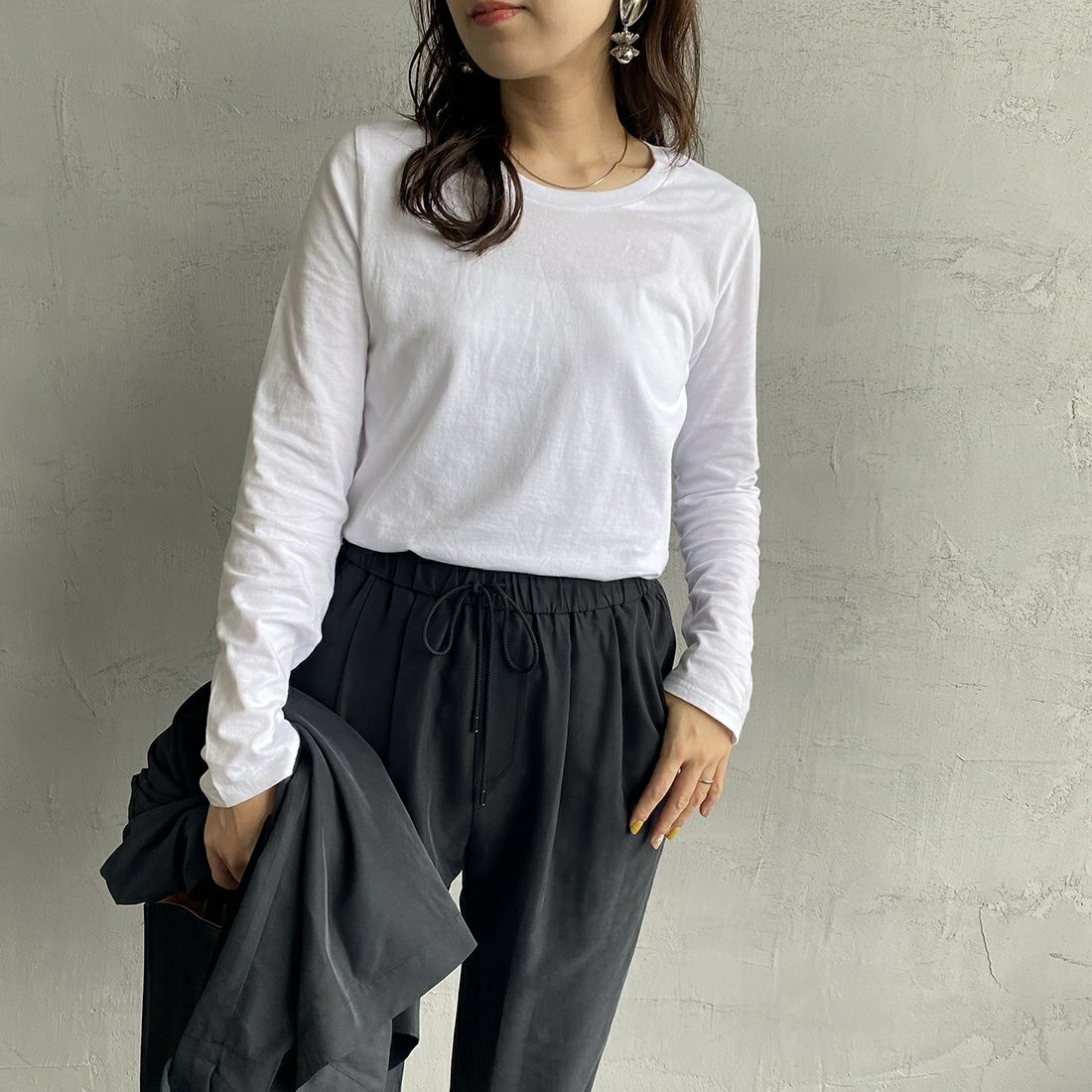 Hanes [ヘインズ] 2P クルーネックロングスリーブTシャツ [HW5440] 998 ｱｿｰﾄ BLK &&モデル身長：160cm 着用サイズ：M&&