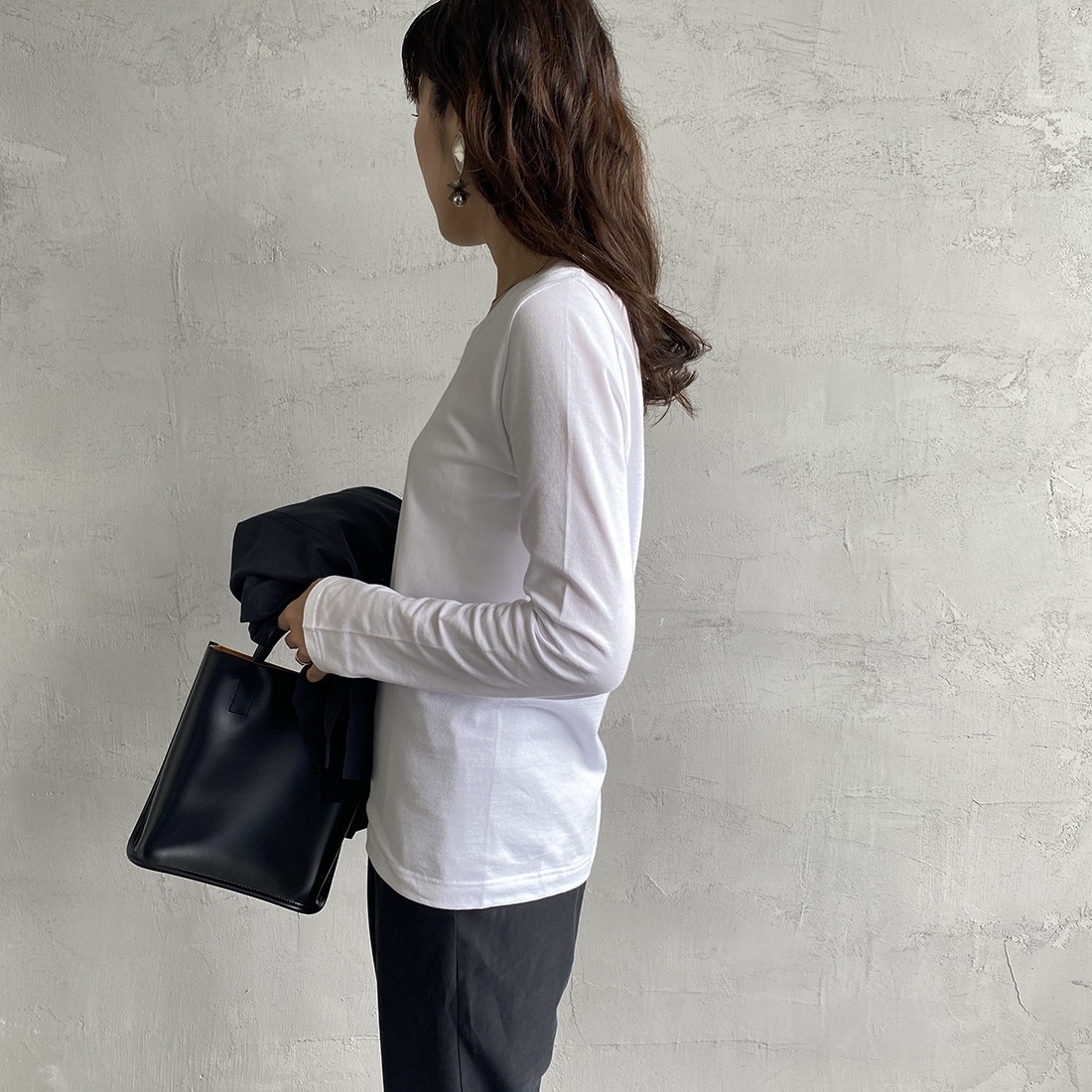 Hanes [ヘインズ] 2P クルーネックロングスリーブTシャツ [HW5440] 998 ｱｿｰﾄ BLK &&モデル身長：160cm 着用サイズ：M&&