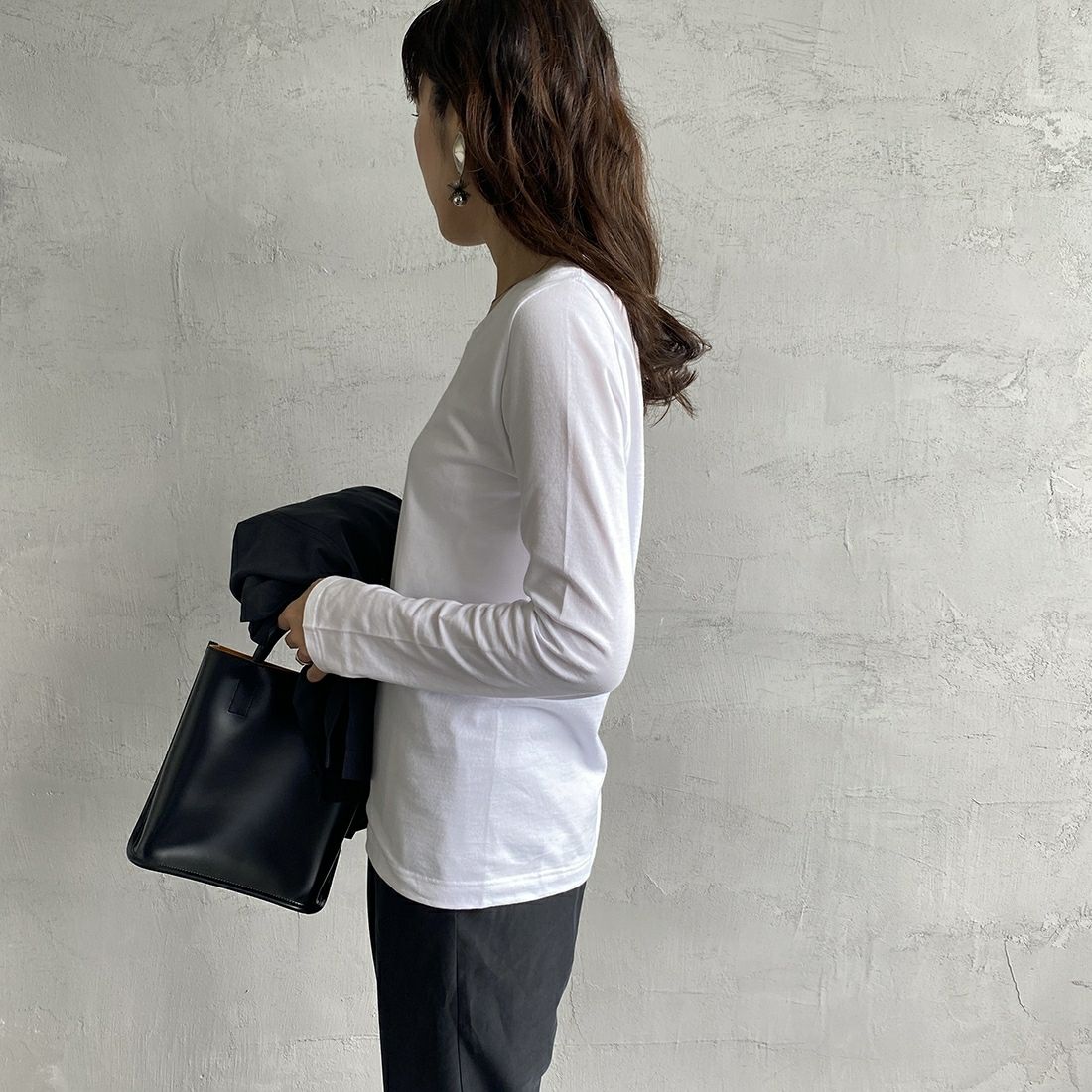 Hanes [ヘインズ] 2P クルーネックロングスリーブTシャツ [HW5440] 998 ｱｿｰﾄ BLK &&モデル身長：160cm 着用サイズ：M&&