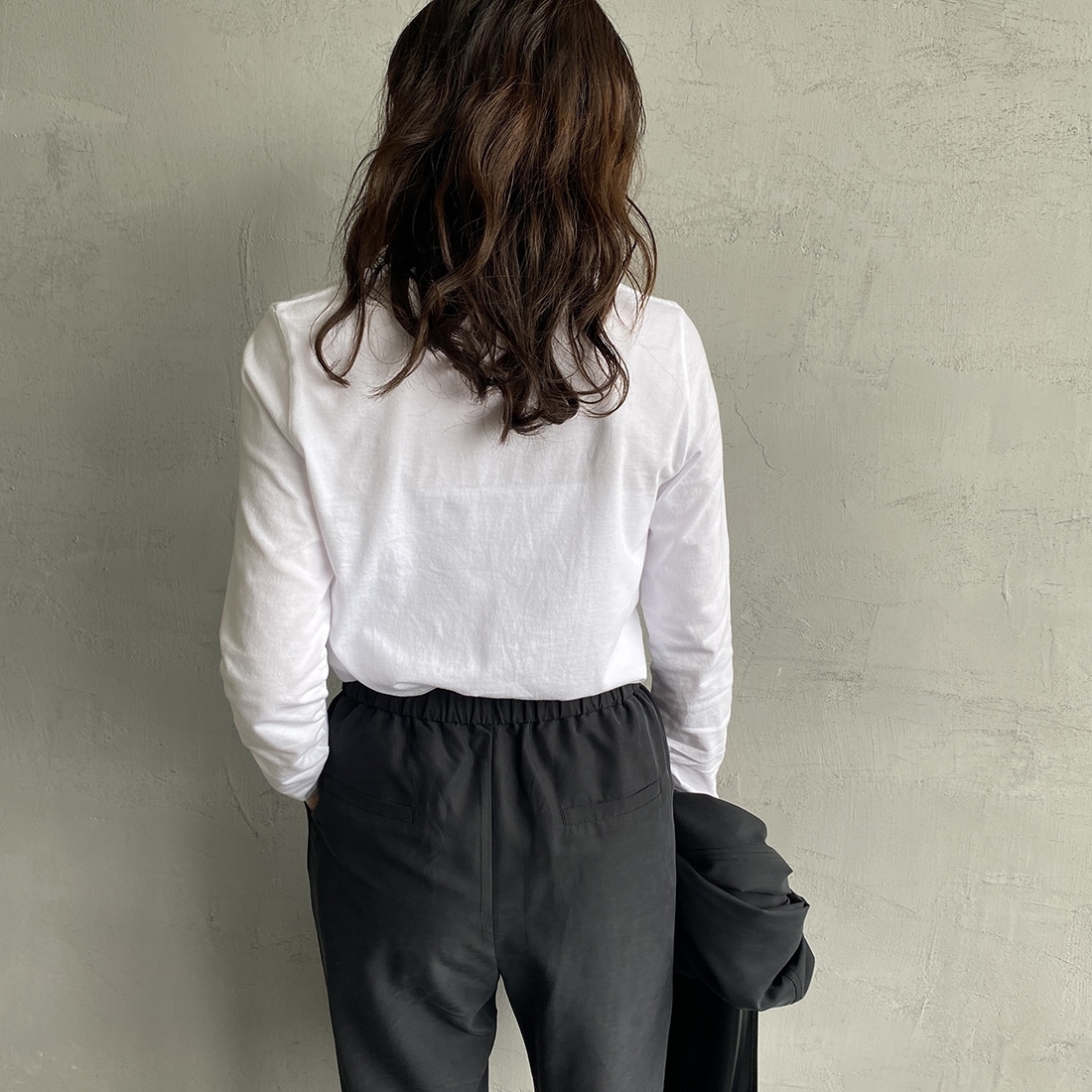 Hanes [ヘインズ] 2P クルーネックロングスリーブTシャツ [HW5440] 998 ｱｿｰﾄ BLK &&モデル身長：160cm 着用サイズ：M&&