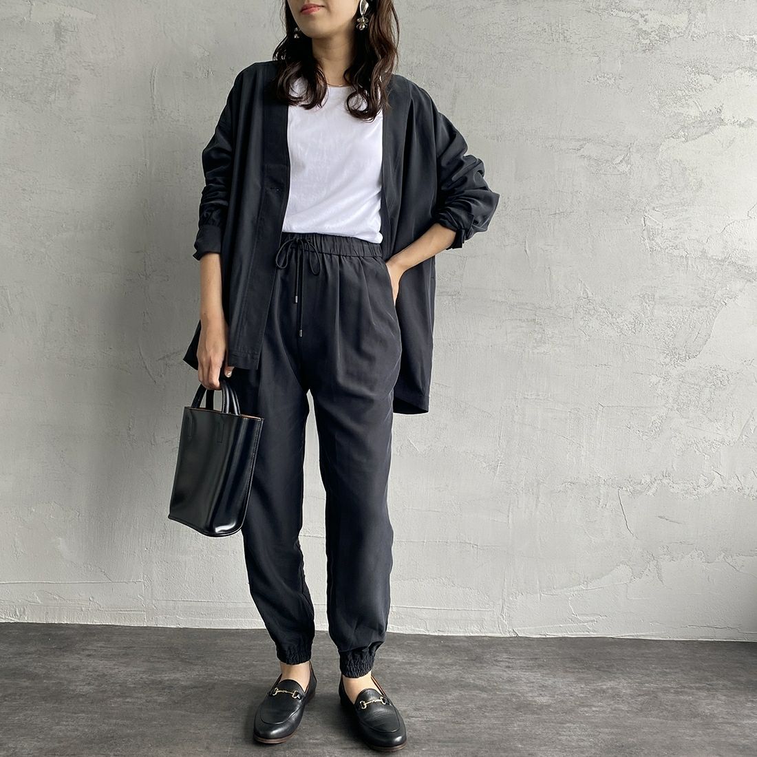 Hanes [ヘインズ] 2P クルーネックロングスリーブTシャツ [HW5440] 998 ｱｿｰﾄ BLK &&モデル身長：160cm 着用サイズ：M&&
