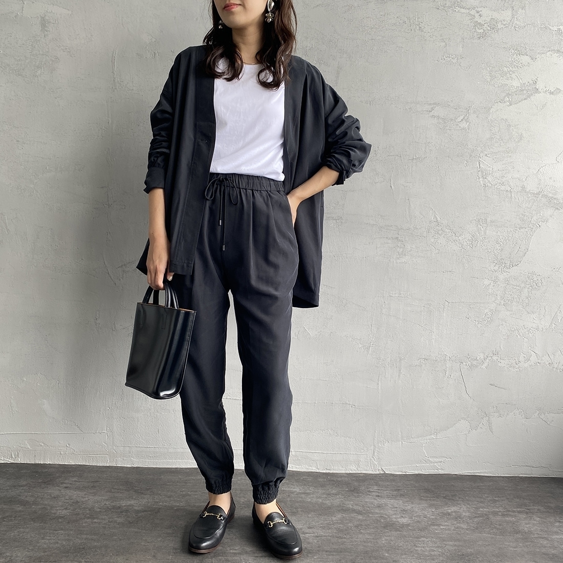 Hanes [ヘインズ] 2P クルーネックロングスリーブTシャツ [HW5440] 998 ｱｿｰﾄ BLK &&モデル身長：160cm 着用サイズ：M&&