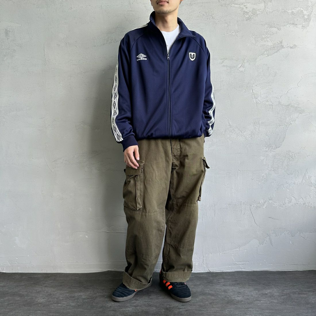 UMBRO [アンブロ] 別注 トラックジャケット [KBT58-NK-JK6-JF] NAVY &&モデル身長：168cm 着用サイズ：L&&