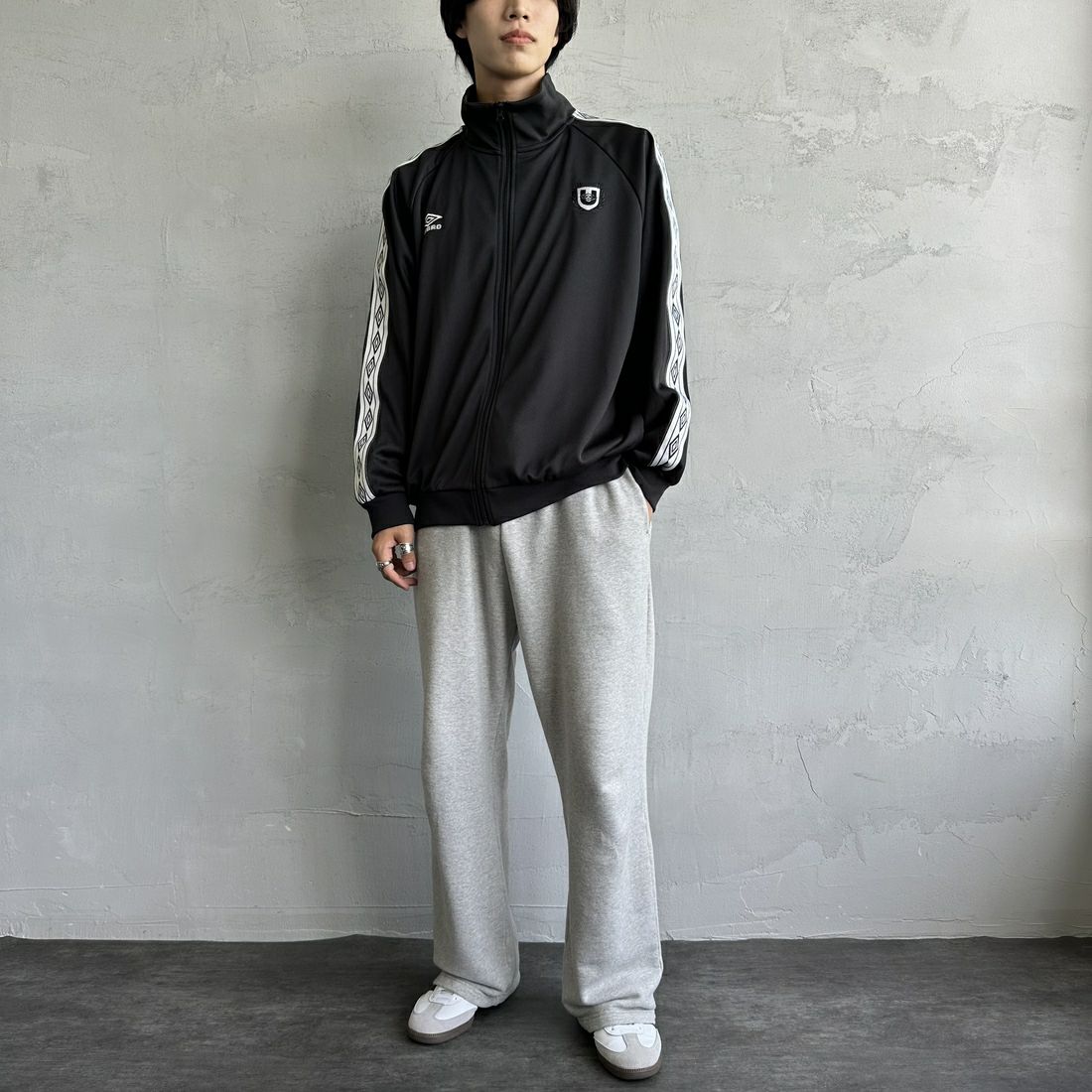 UMBRO [アンブロ] 別注 トラックジャケット [KBT58-NK-JK6-JF] BLACK &&モデル身長：179cm 着用サイズ：XL&&