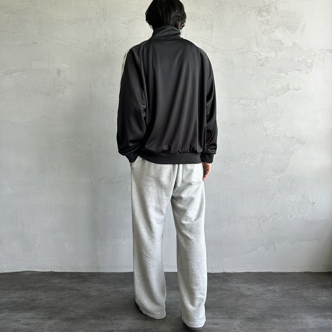 UMBRO [アンブロ] 別注 トラックジャケット [KBT58-NK-JK6-JF] BLACK &&モデル身長：179cm 着用サイズ：XL&&