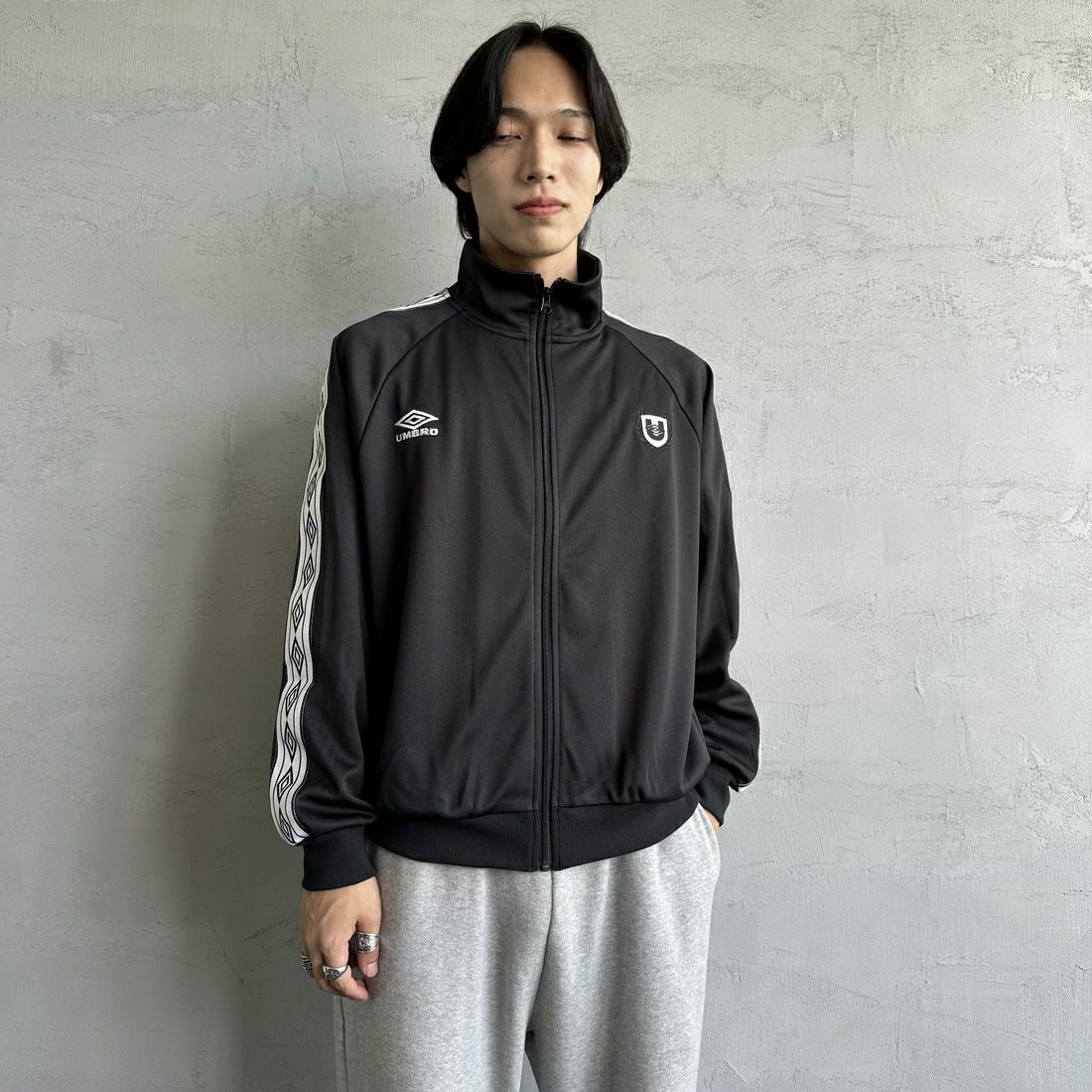 UMBRO [アンブロ] 別注 トラックジャケット [KBT58-NK-JK6-JF] BLACK &&モデル身長：179cm 着用サイズ：M&&