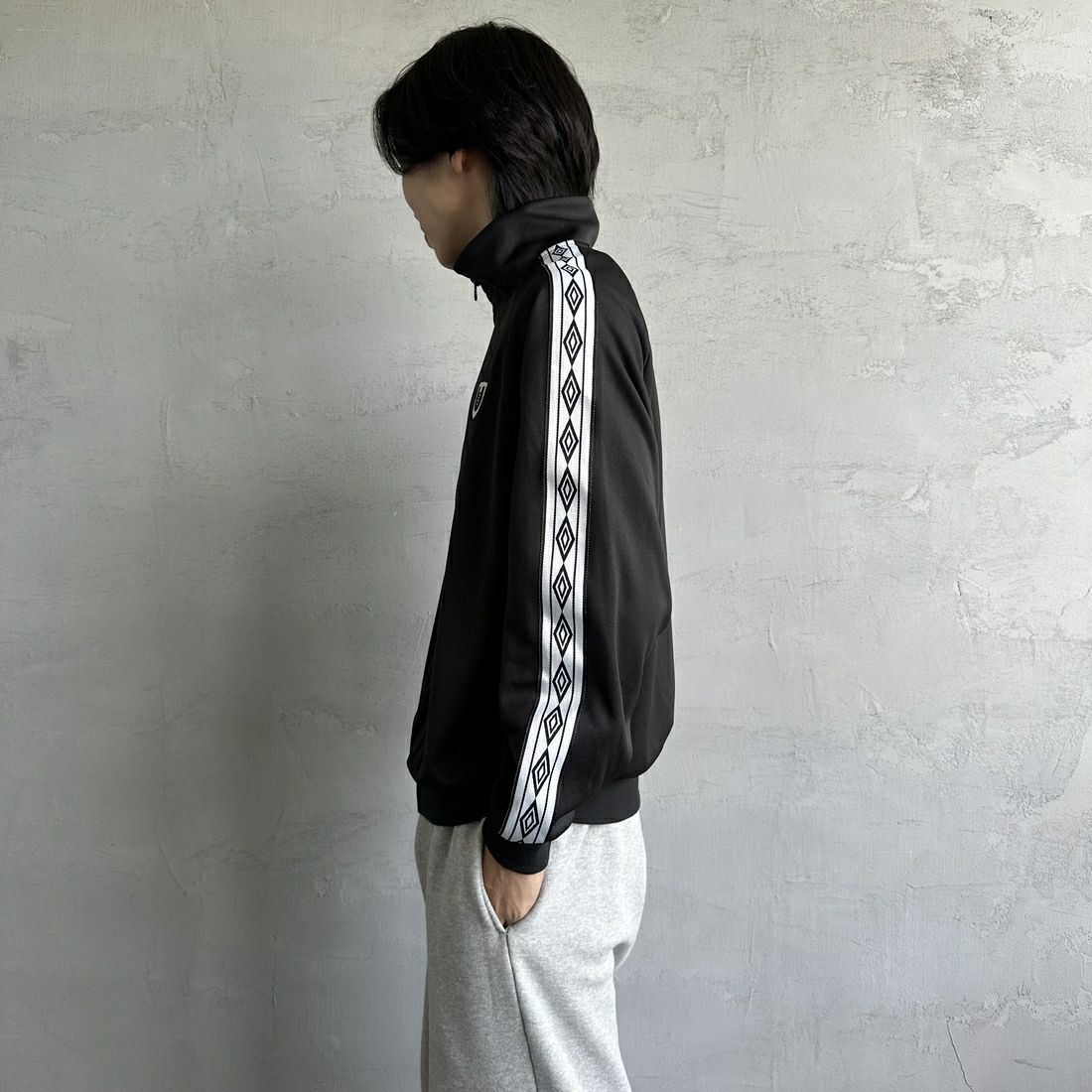 UMBRO [アンブロ] 別注 トラックジャケット [KBT58-NK-JK6-JF] BLACK &&モデル身長：179cm 着用サイズ：M&&