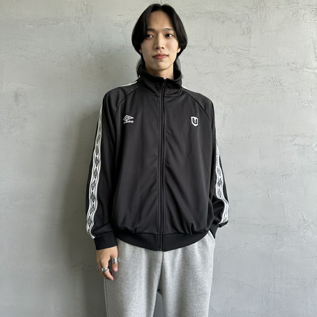 UMBRO [アンブロ] 別注 トラックジャケット [KBT58-NK-JK6-JF] BLACK &&モデル身長：179cm 着用サイズ：L&&