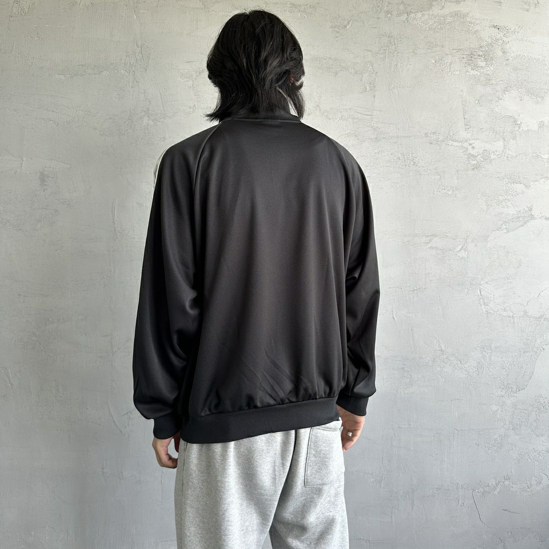 UMBRO [アンブロ] 別注 トラックジャケット [KBT58-NK-JK6-JF] BLACK &&モデル身長：179cm 着用サイズ：L&&
