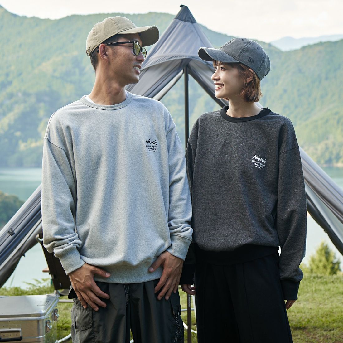 JEANSFACTORY × NANGA [ジーンズファクトリー × ナンガ] 別注 ボックスロゴ バックプリントスウェット [NW24AW-JF1] GRAY &&モデル身長：176cm 着用サイズ：L&&
