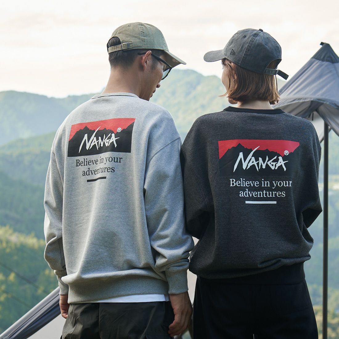 JEANSFACTORY × NANGA [ジーンズファクトリー × ナンガ] 別注 ボックスロゴ バックプリントスウェット [NW24AW-JF1] GRAY &&モデル身長：176cm 着用サイズ：L&&