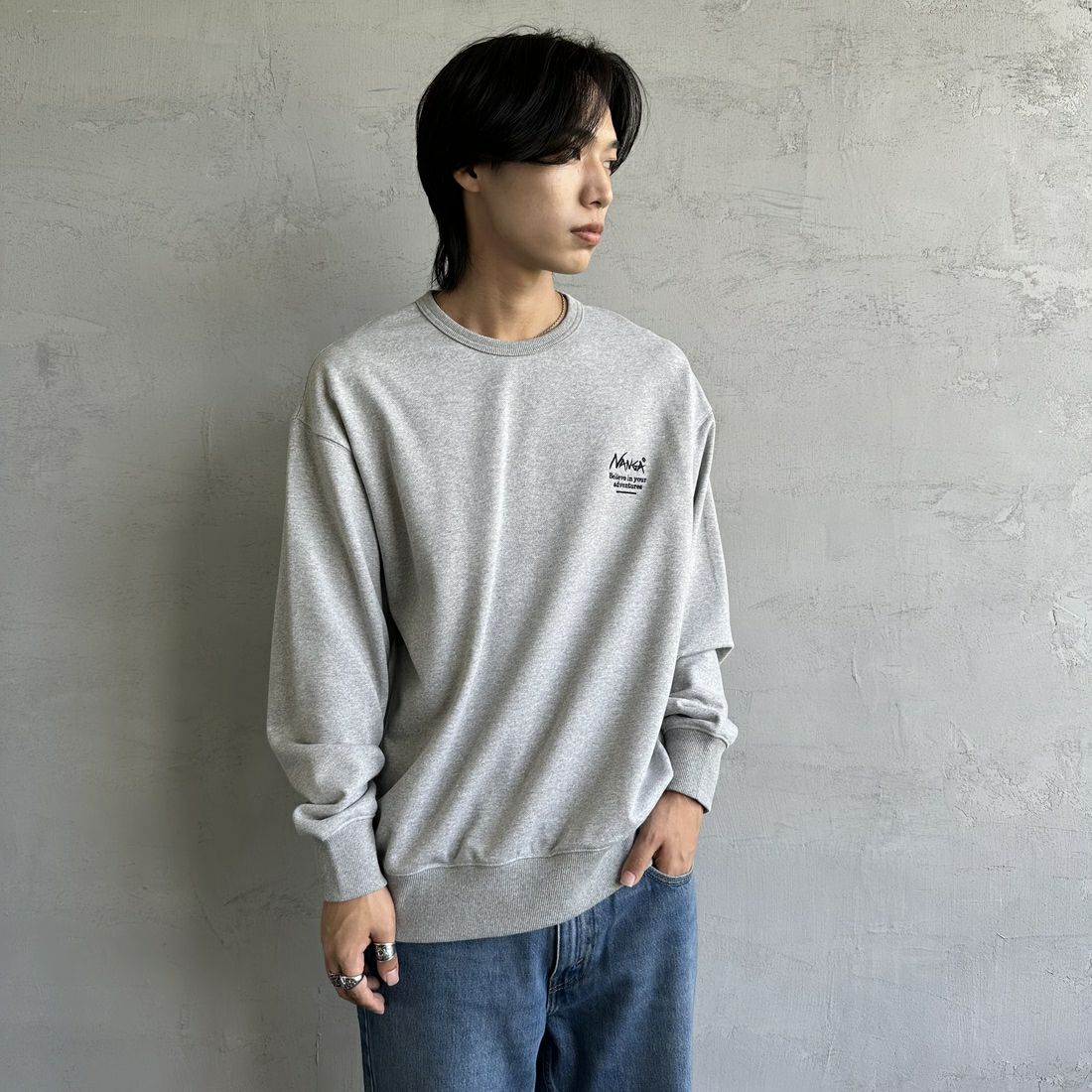 JEANSFACTORY × NANGA [ジーンズファクトリー × ナンガ] 別注 ボックスロゴ バックプリントスウェット [NW24AW-JF1] GRAY &&モデル身長：179cm 着用サイズ：L&&