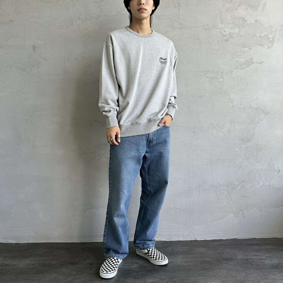 JEANSFACTORY × NANGA [ジーンズファクトリー × ナンガ] 別注 ボックスロゴ バックプリントスウェット [NW24AW-JF1] GRAY &&モデル身長：179cm 着用サイズ：L&&