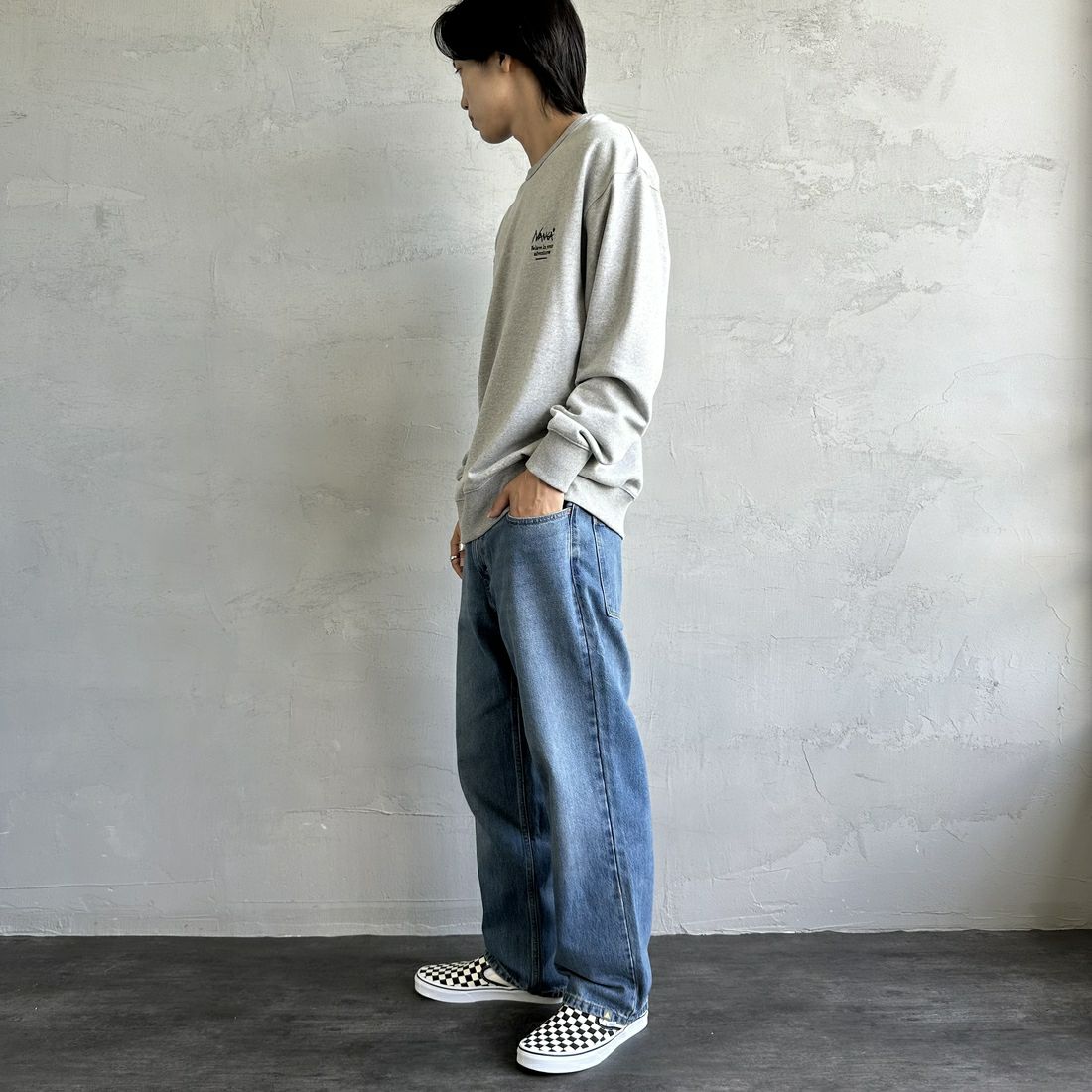 JEANSFACTORY × NANGA [ジーンズファクトリー × ナンガ] 別注 ボックスロゴ バックプリントスウェット [NW24AW-JF1] GRAY &&モデル身長：179cm 着用サイズ：L&&