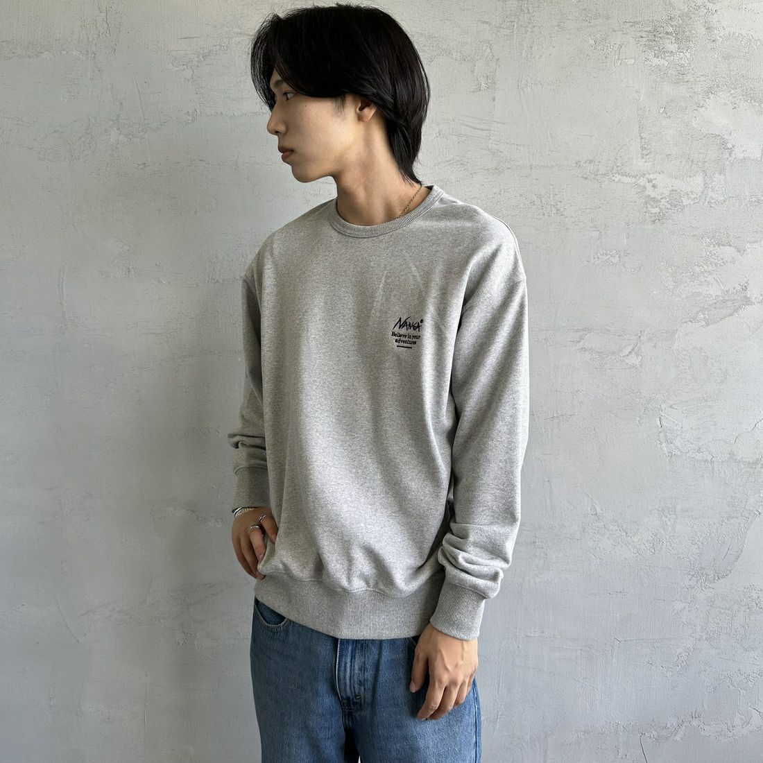 JEANSFACTORY × NANGA [ジーンズファクトリー × ナンガ] 別注 ボックスロゴ バックプリントスウェット [NW24AW-JF1] GRAY &&モデル身長：179cm 着用サイズ：M&&