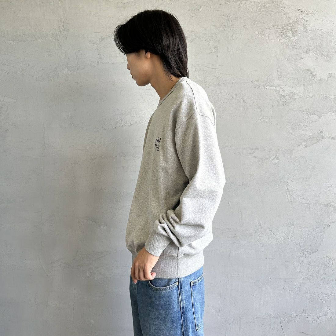 JEANSFACTORY × NANGA [ジーンズファクトリー × ナンガ] 別注 ボックスロゴ バックプリントスウェット [NW24AW-JF1] GRAY &&モデル身長：179cm 着用サイズ：M&&