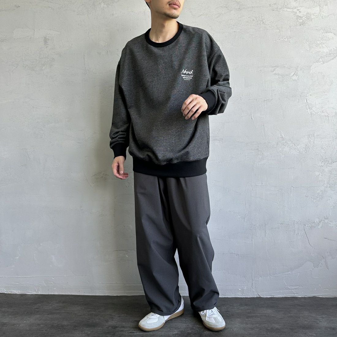 JEANSFACTORY × NANGA [ジーンズファクトリー × ナンガ] 別注 ボックスロゴ バックプリントスウェット [NW24AW-JF1] BLACK &&モデル身長：168cm 着用サイズ：L&&