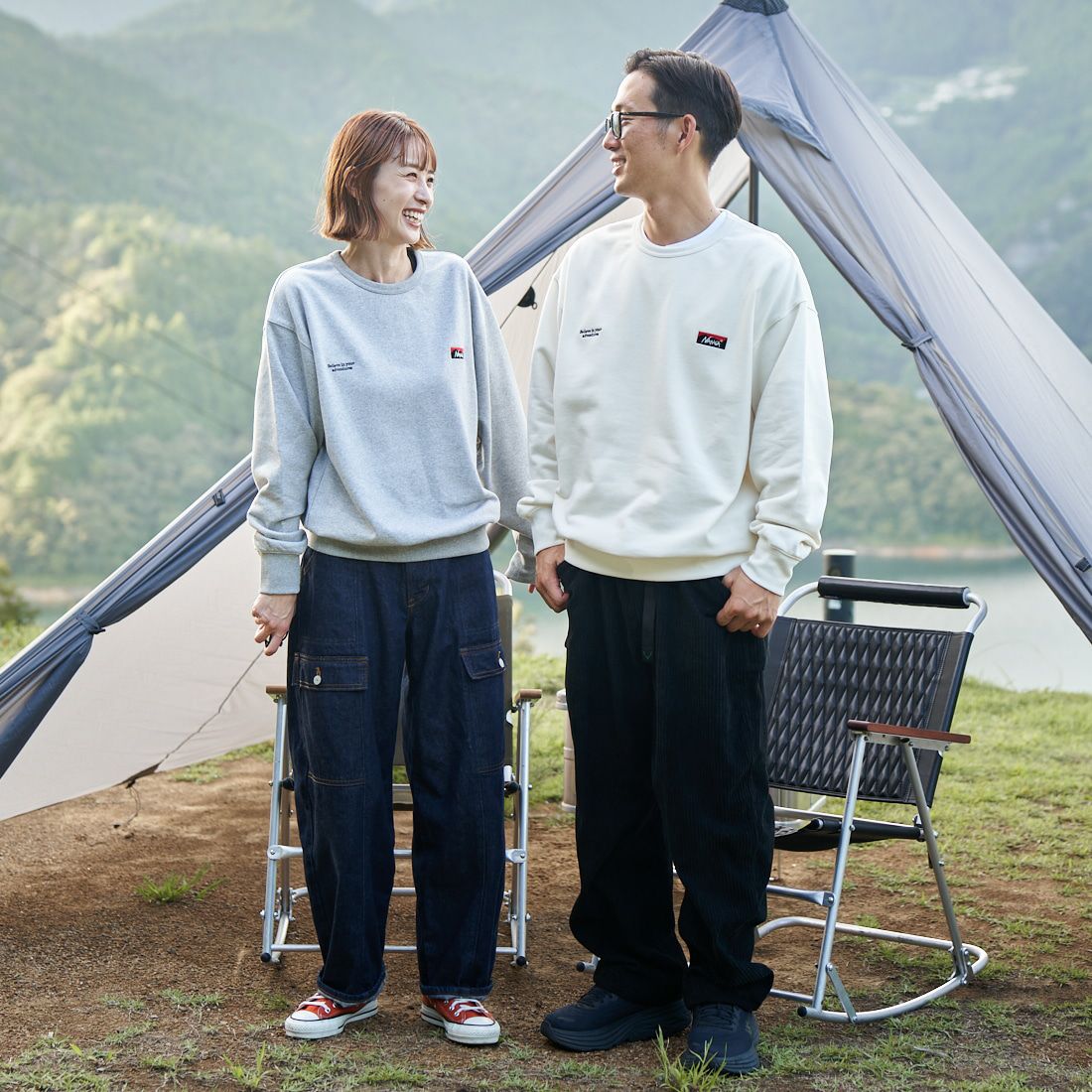 JEANSFACTORY × NANGA [ジーンズファクトリー × ナンガ] 別注 バックロゴ刺繍 クルーネックスウェット [NW24AW-JF2] GRAY &&モデル身長：167cm 着用サイズ：S&&