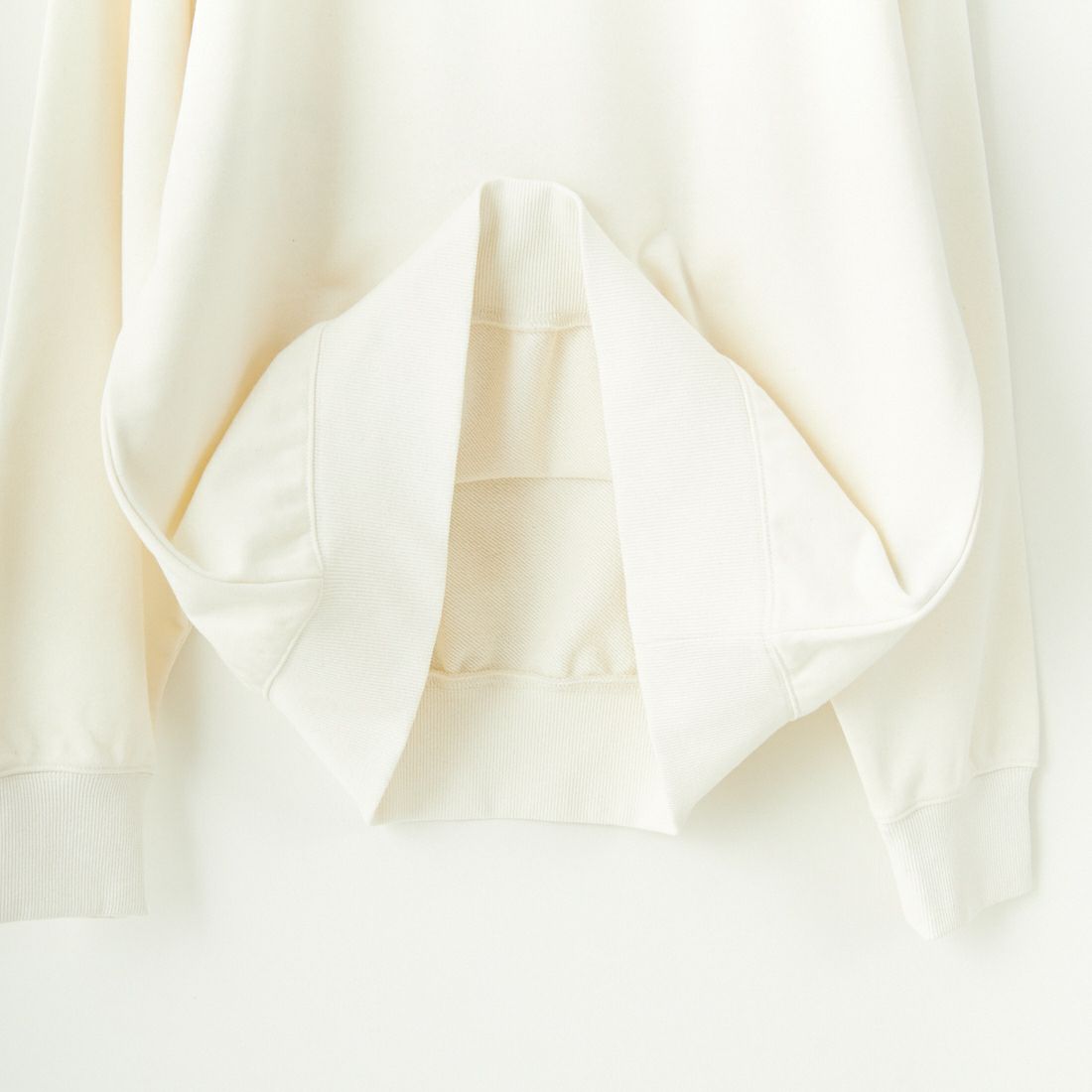 JEANSFACTORY × NANGA [ジーンズファクトリー × ナンガ] 別注 バックロゴ刺繍 クルーネックスウェット [NW24AW-JF2] WHITE