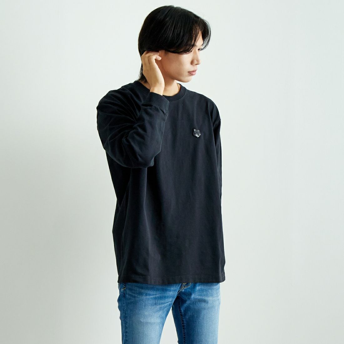 MAISON KITSUNE [メゾン キツネ] ボールド フォックスヘッドパッチ コンフォートロングスリーブTシャツ [LM00109KJ0118] BLACK &&モデル身長：179cm 着用サイズ：M&&