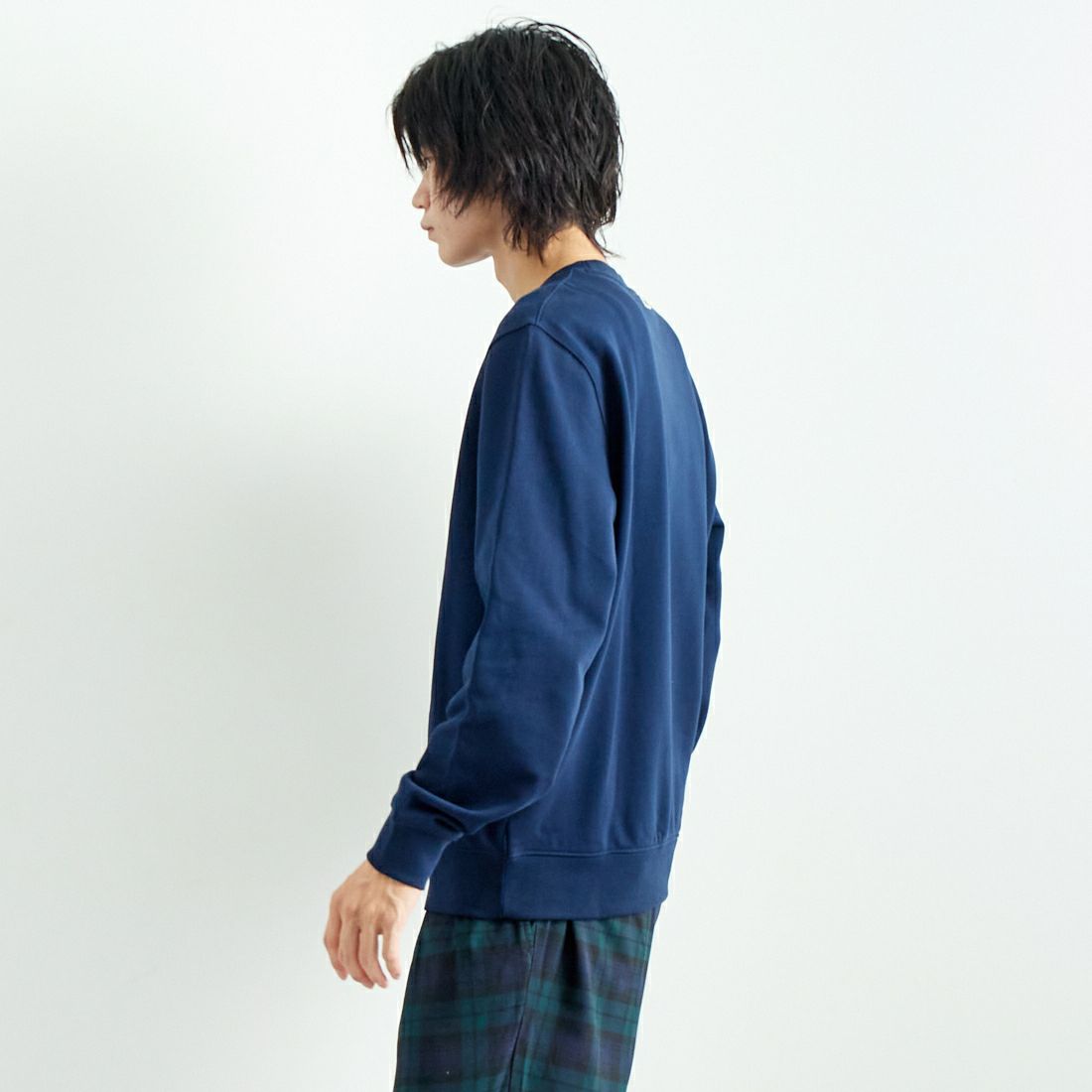 LACOSTE [ラコステ] ワンポイントプリント クルーネックスウェット [SH2736] 166 NAVY B &&モデル身長：182cm 着用サイズ：L&&
