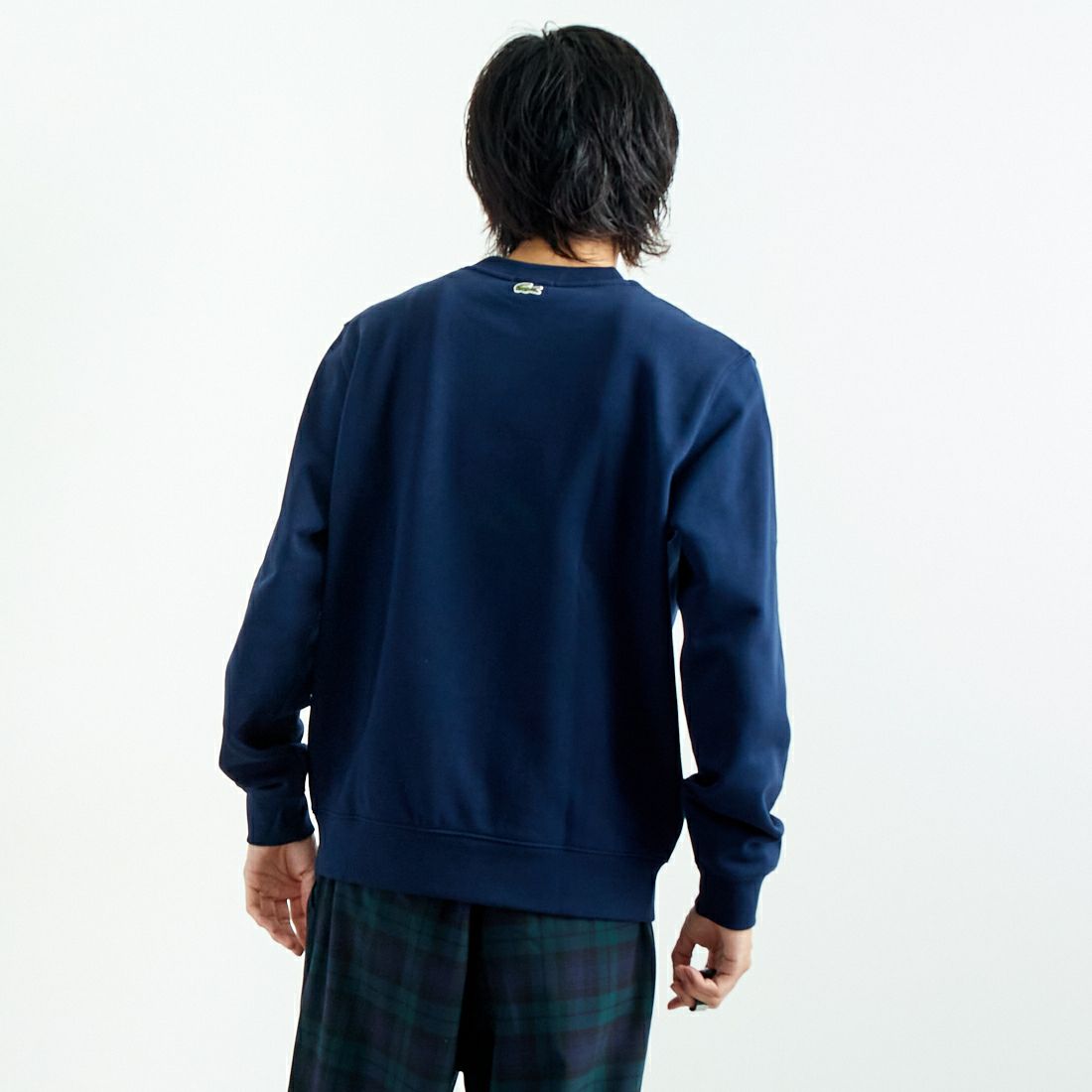 LACOSTE [ラコステ] ワンポイントプリント クルーネックスウェット [SH2736] 166 NAVY B &&モデル身長：182cm 着用サイズ：L&&