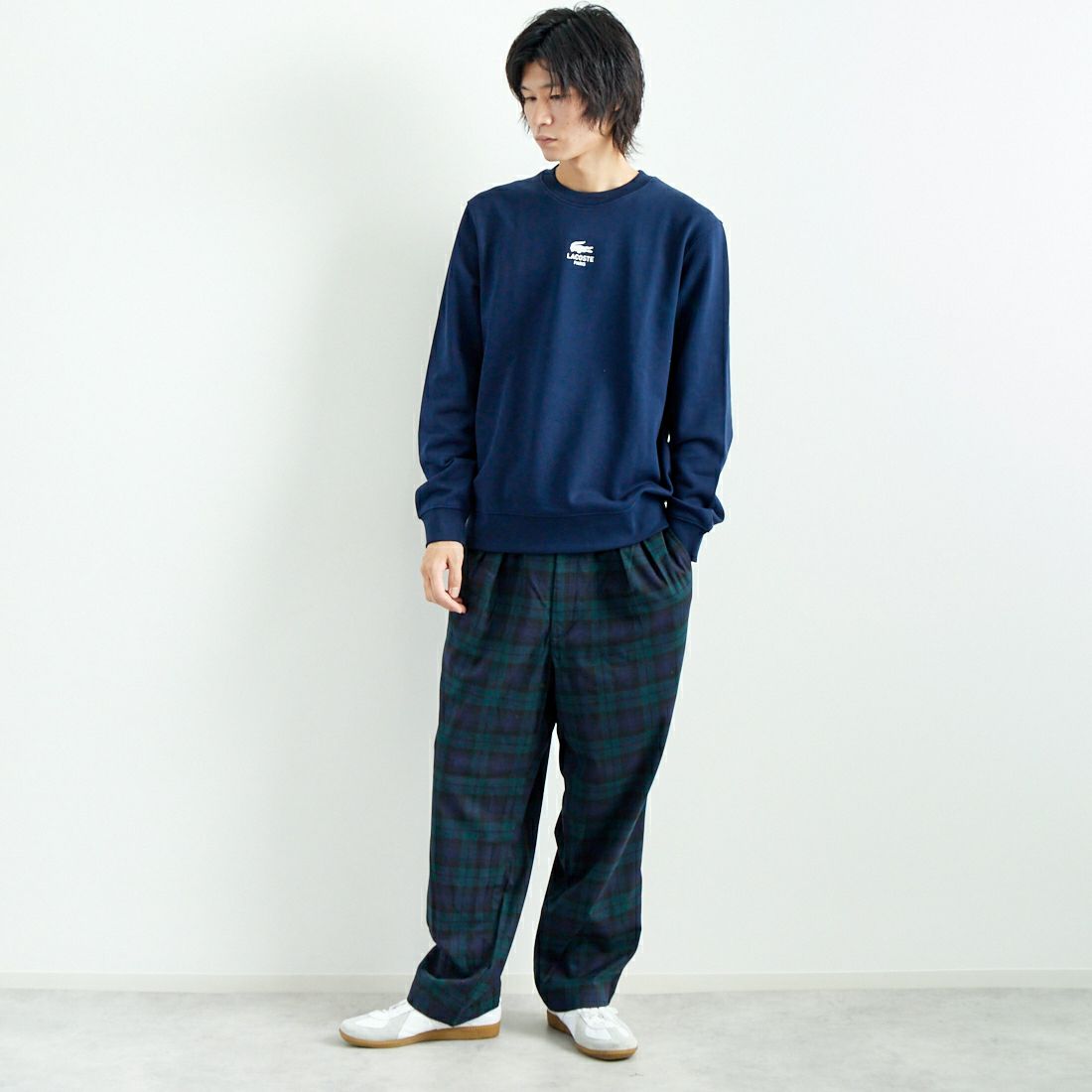 LACOSTE [ラコステ] ワンポイントプリント クルーネックスウェット [SH2736] 166 NAVY B &&モデル身長：182cm 着用サイズ：L&&