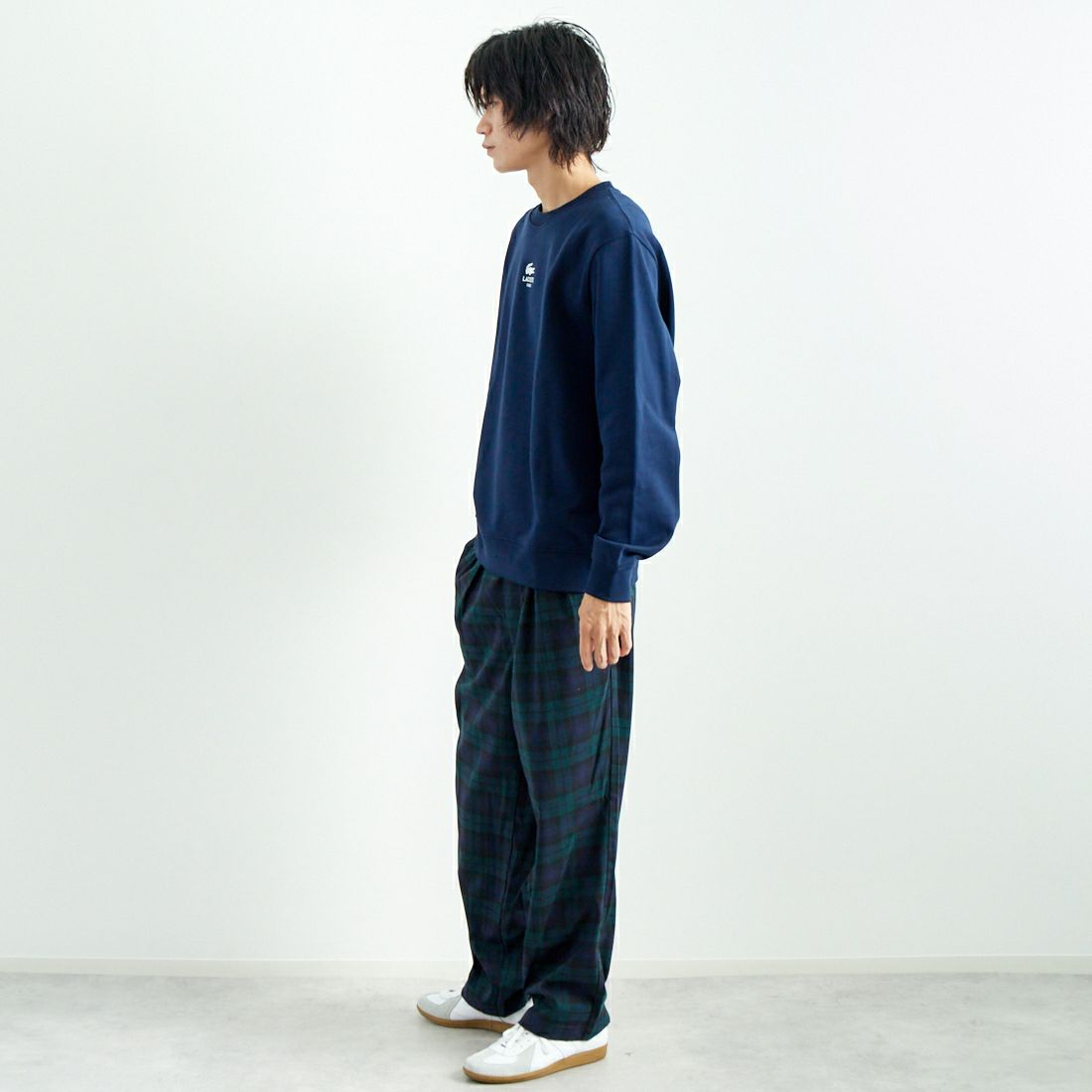 LACOSTE [ラコステ] ワンポイントプリント クルーネックスウェット [SH2736] 166 NAVY B &&モデル身長：182cm 着用サイズ：L&&