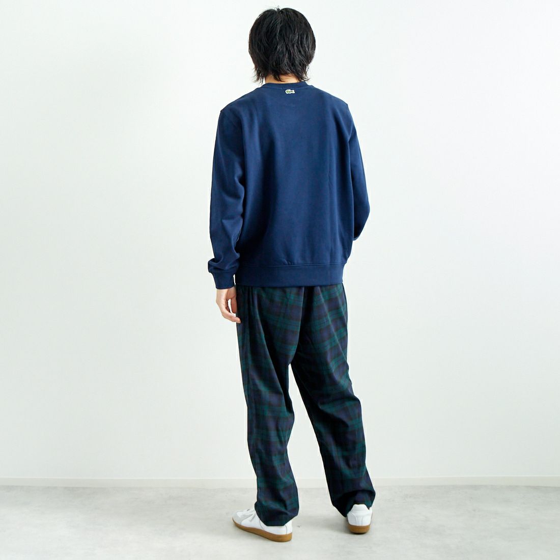 LACOSTE [ラコステ] ワンポイントプリント クルーネックスウェット [SH2736] 166 NAVY B &&モデル身長：182cm 着用サイズ：L&&