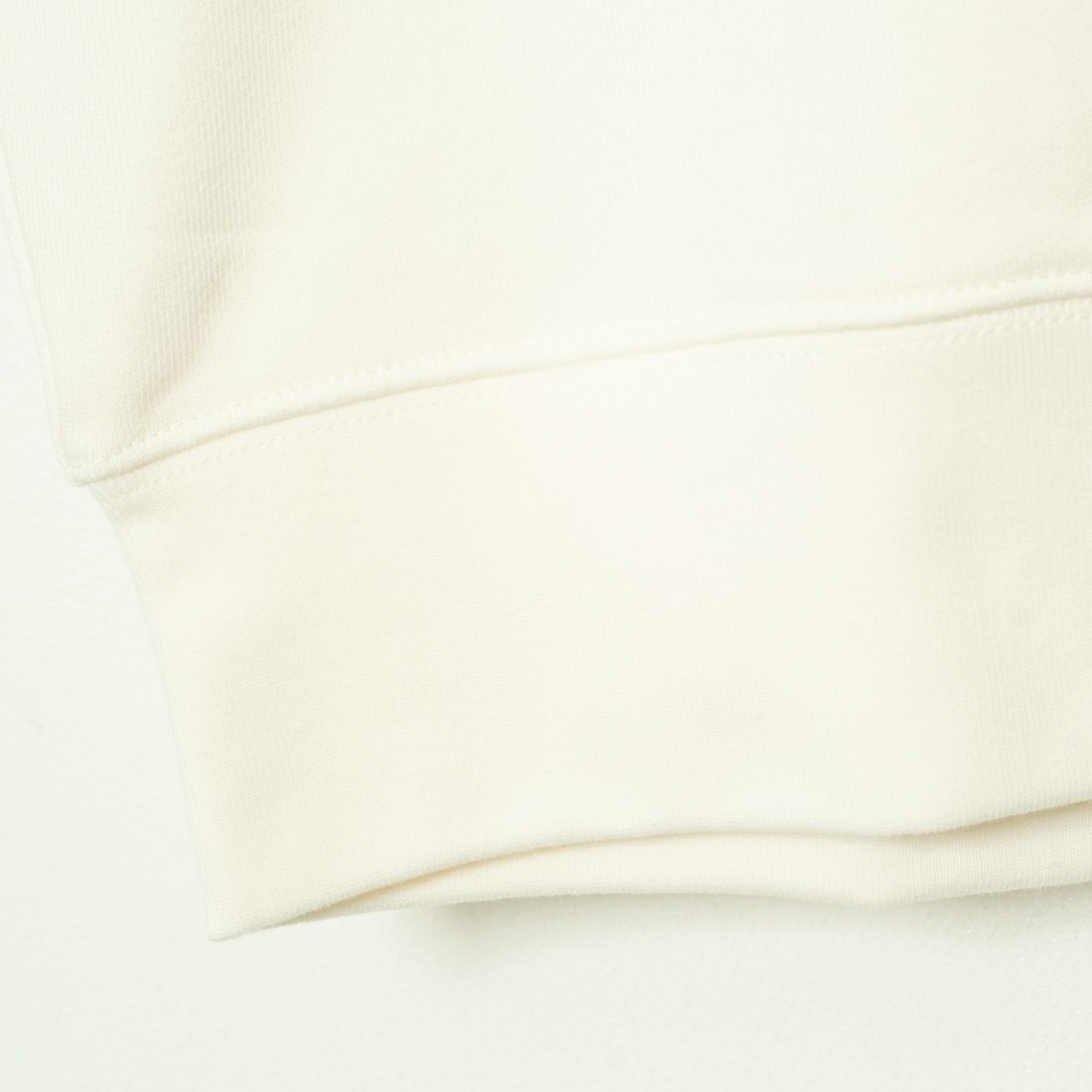 LACOSTE [ラコステ] ワンポイントプリント クルーネックスウェット [SH2736] 70V FLOUR