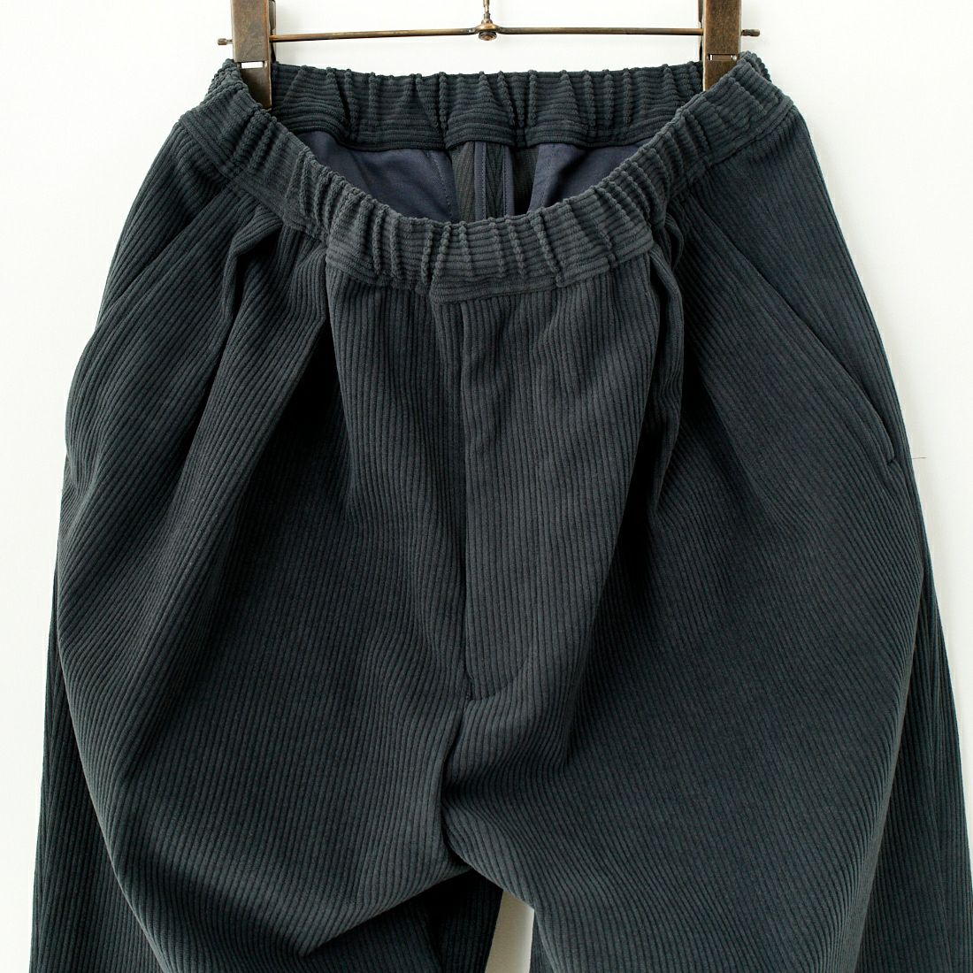 Noir Fabrik [ヌワールファブリック] トリコットコーデュロイワイドテーパードパンツ [BAGGYEASY-M-243-01-I] BL.GRY