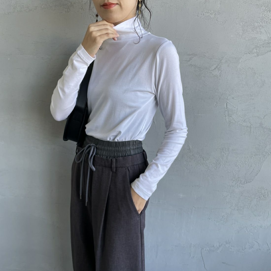 Hanes [ヘインズ] ソフトフィットタートルネック ロングスリーブTシャツ [HW4-A505] 010 ﾎﾜｲﾄ &&モデル身長：160cm 着用サイズ：F&&