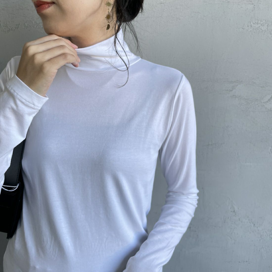 Hanes [ヘインズ] ソフトフィットタートルネック ロングスリーブTシャツ [HW4-A505] 010 ﾎﾜｲﾄ &&モデル身長：160cm 着用サイズ：F&&
