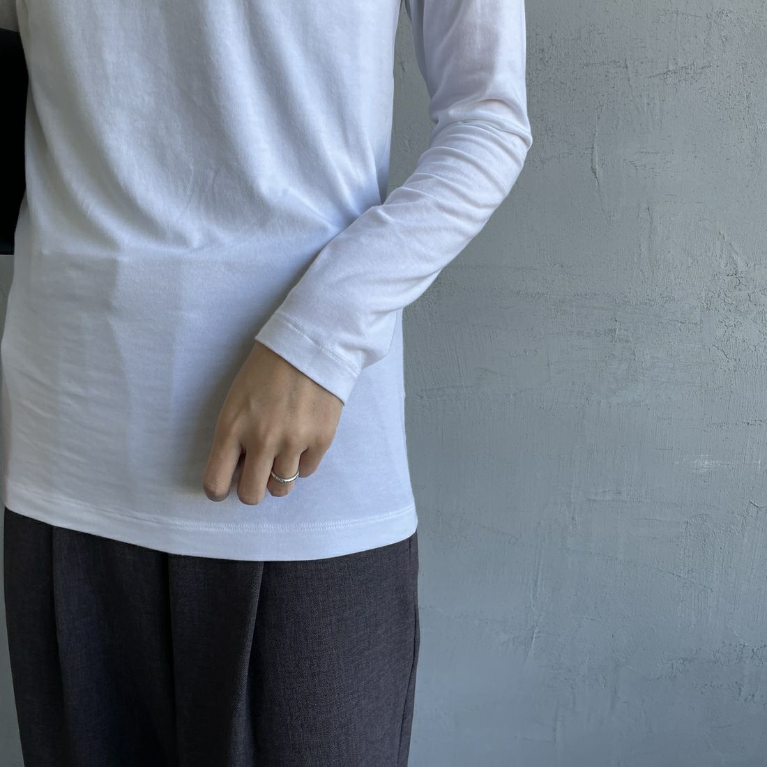 Hanes [ヘインズ] ソフトフィットタートルネック ロングスリーブTシャツ [HW4-A505] 010 ﾎﾜｲﾄ &&モデル身長：160cm 着用サイズ：F&&