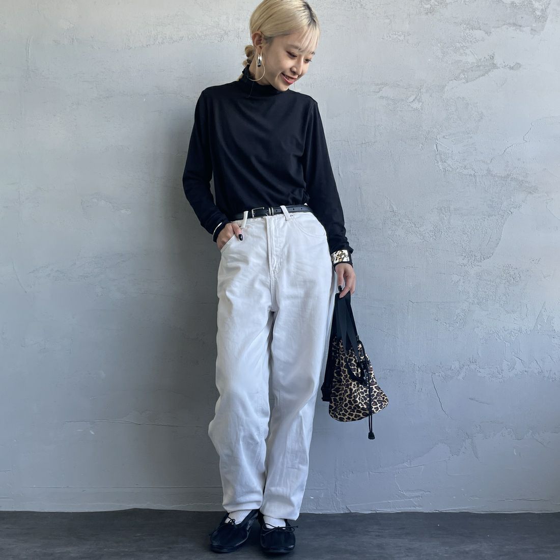 Hanes [ヘインズ] ソフトフィットタートルネック ロングスリーブTシャツ [HW4-A505] 090 ﾌﾞﾗｯｸ &&モデル身長：150cm 着用サイズ：F&&