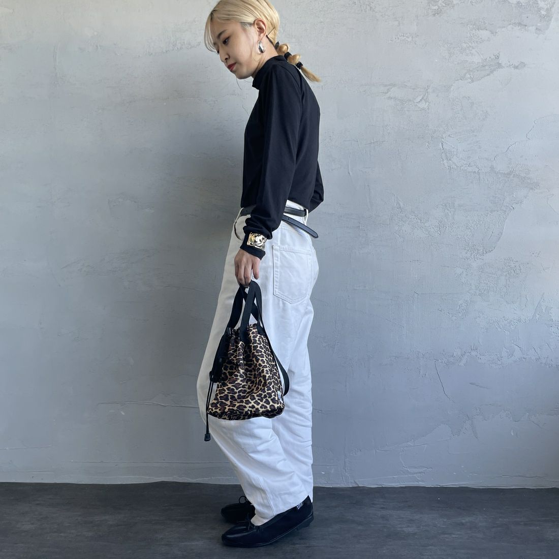 Hanes [ヘインズ] ソフトフィットタートルネック ロングスリーブTシャツ [HW4-A505] 090 ﾌﾞﾗｯｸ &&モデル身長：150cm 着用サイズ：F&&
