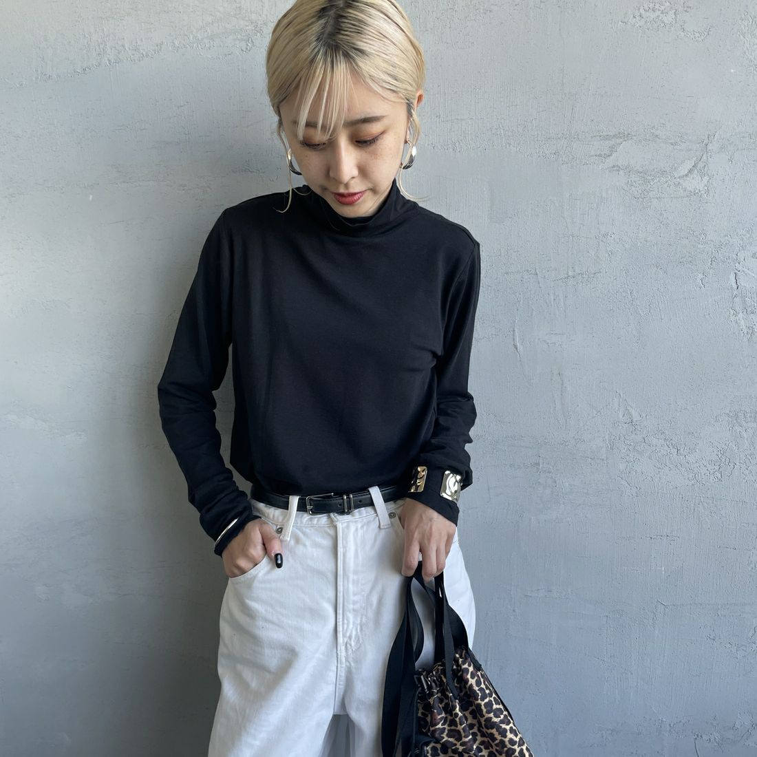 Hanes [ヘインズ] ソフトフィットタートルネック ロングスリーブTシャツ [HW4-A505] 090 ﾌﾞﾗｯｸ &&モデル身長：150cm 着用サイズ：F&&