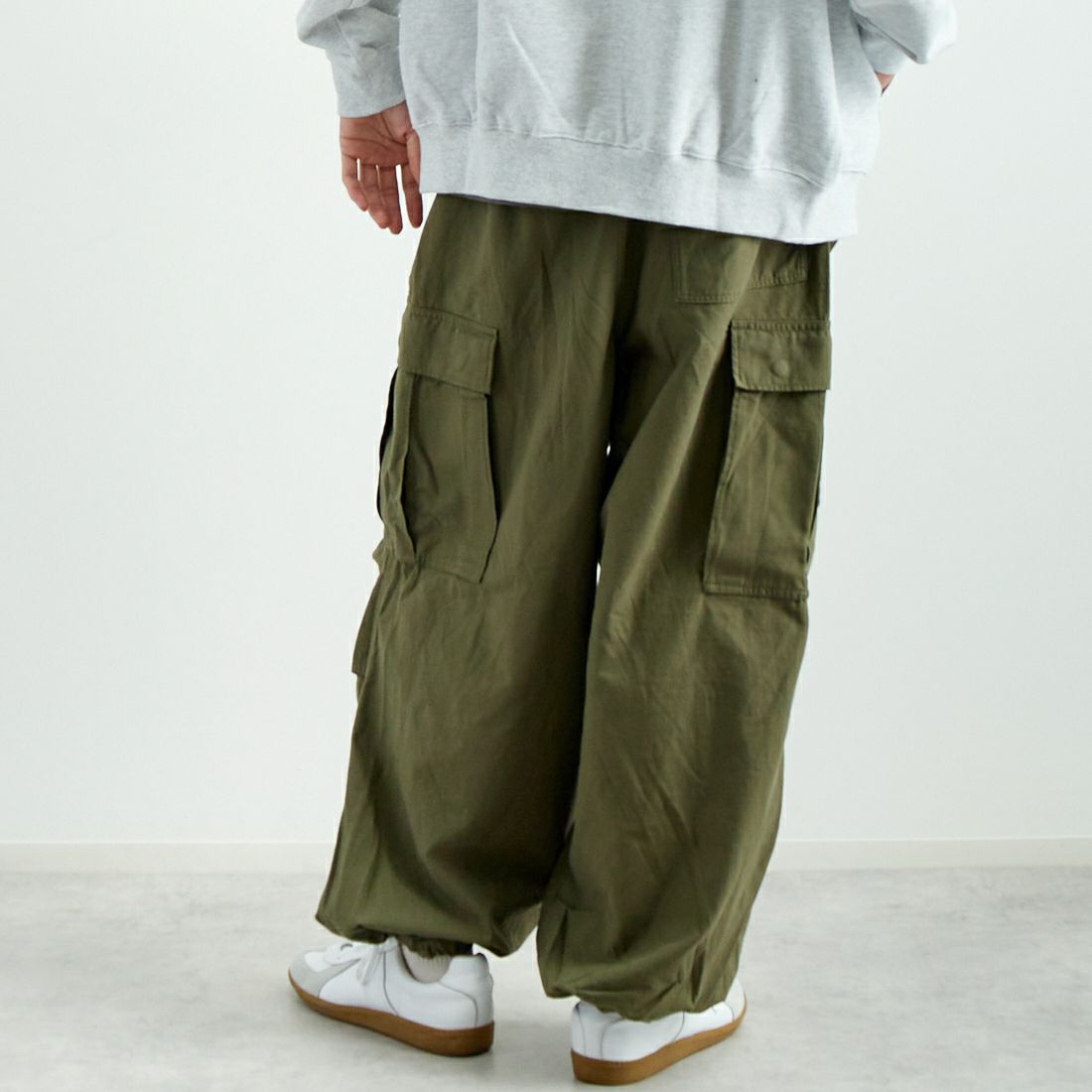 ARMY TWILL SANFORIZED [アーミーツイル サンフォライズド] バックサテンカーゴパンツ [AM-2455001] KHAKI &&モデル身長：182cm 着用サイズ：L&&