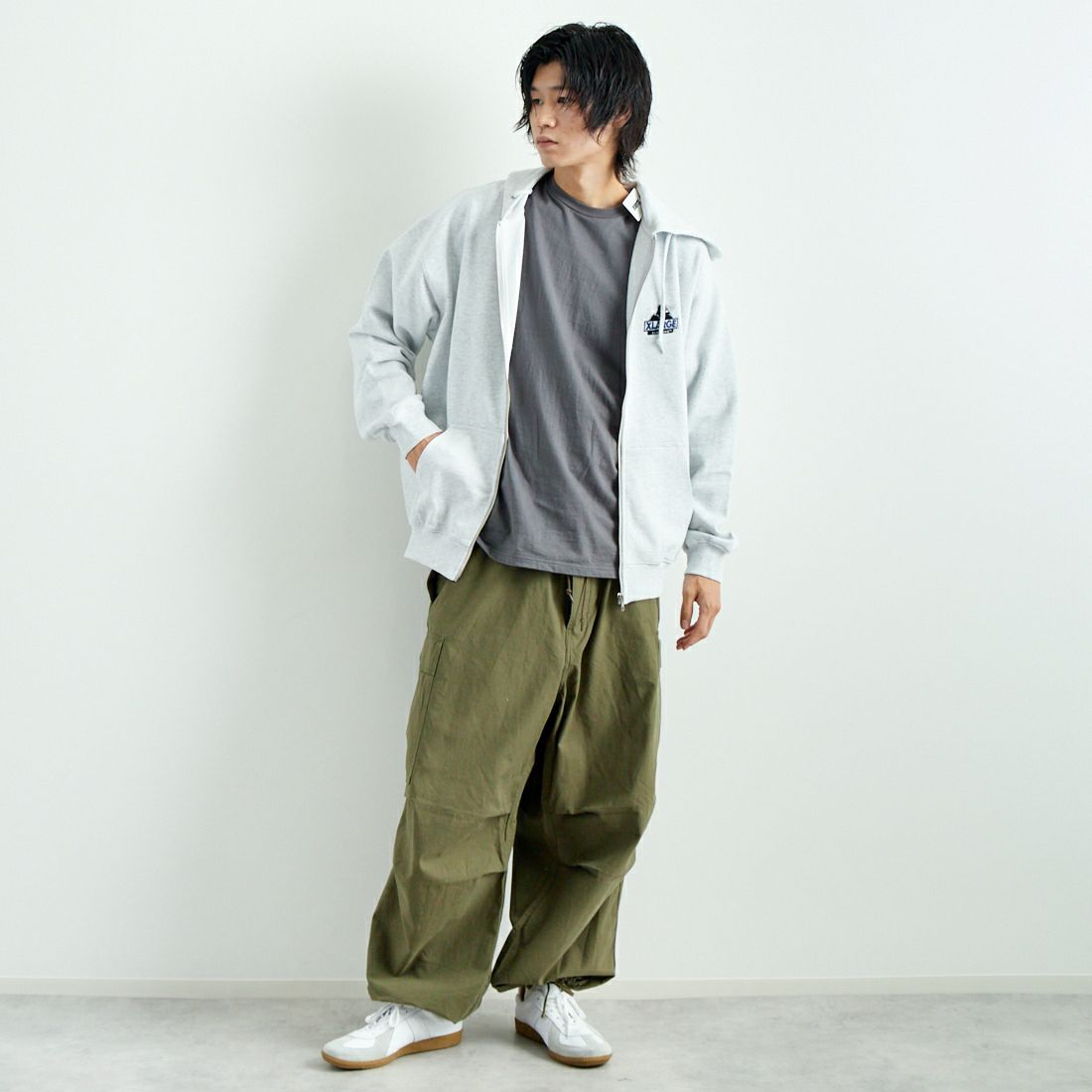 ARMY TWILL SANFORIZED [アーミーツイル サンフォライズド] バックサテンカーゴパンツ [AM-2455001] KHAKI &&モデル身長：182cm 着用サイズ：L&&