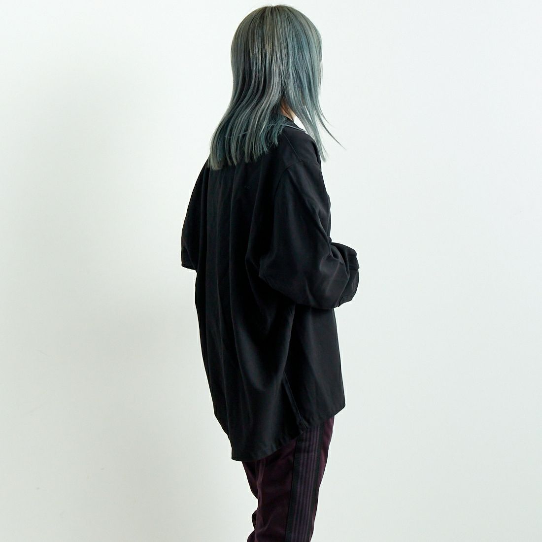 ARMY TWILL SANFORIZED [アーミーツイル サンフォライズド] パレードシャツ [AM-2457002] BLACK &&モデル身長：167cm 着用サイズ：S&&