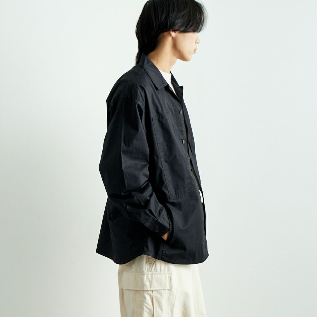 ARMY TWILL SANFORIZED [アーミーツイル サンフォライズド] ライトツイル 4ポケットシャツ [AM-2457001] BLACK &&モデル身長：179cm 着用サイズ：L&&