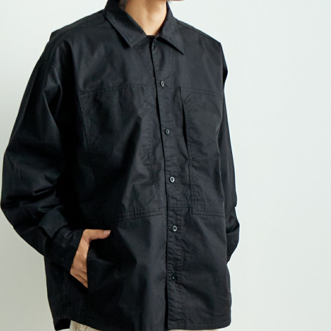 ARMY TWILL SANFORIZED [アーミーツイル サンフォライズド] ライトツイル 4ポケットシャツ [AM-2457001] BLACK &&モデル身長：179cm 着用サイズ：L&&